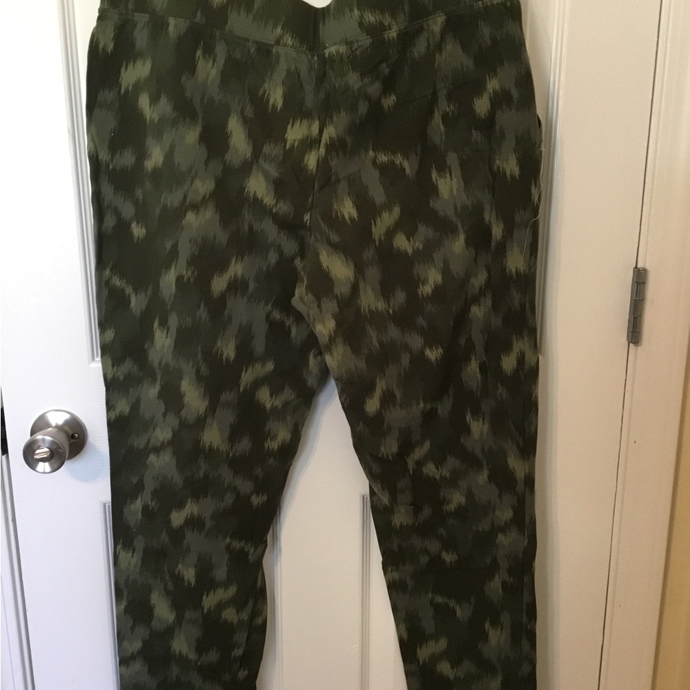 D & CO ACTIVE CAMOUFLAGE LEGGINGS